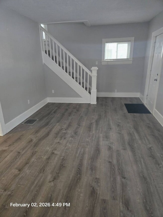 Building Photo - Charming 3-Bedroom Property in Prime Location