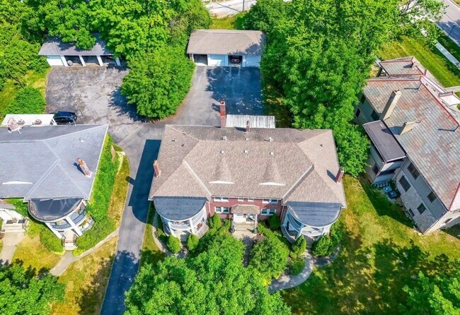 Building Photo - 1946 Guilford Rd