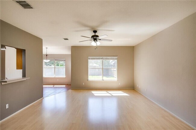 Foto del edificio - 4003 Mayfield Cave Trail