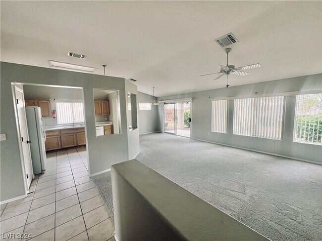 Foto del edificio - 480 Elm Crest Pl