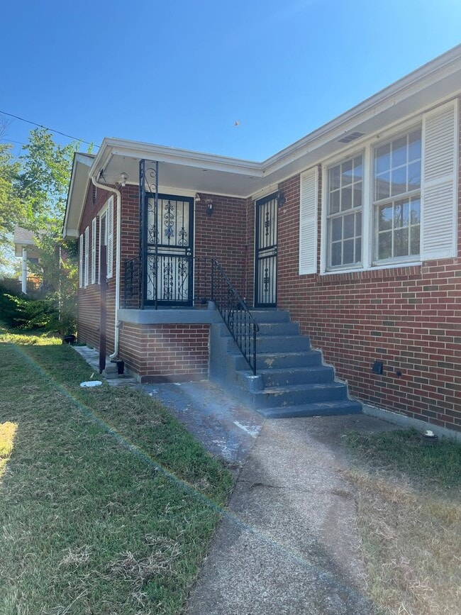 Building Photo - 6533 Thunderbird Dr