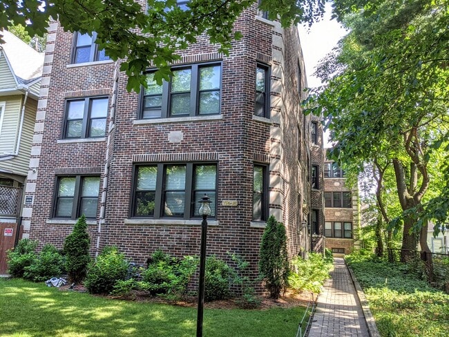 Building Photo - 716 Reba Pl