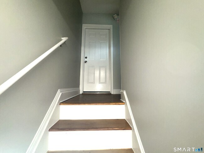 Foto del edificio - 105 Churchill St