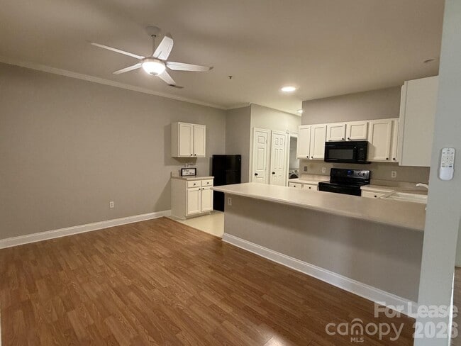 Foto del edificio - 21231 Hickory St