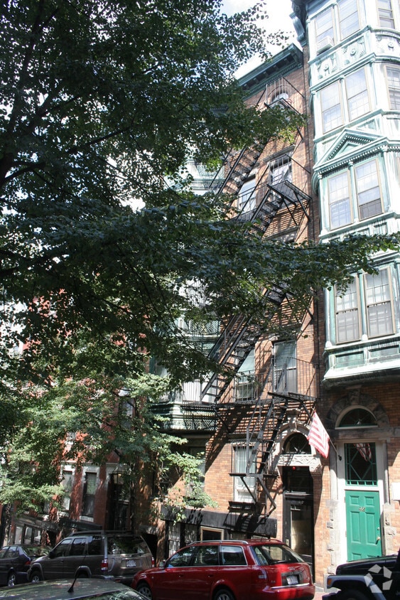 Building Photo - 40 Anderson St