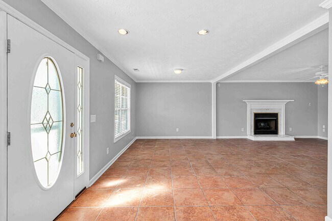 Building Photo - 302 Altavista Loop