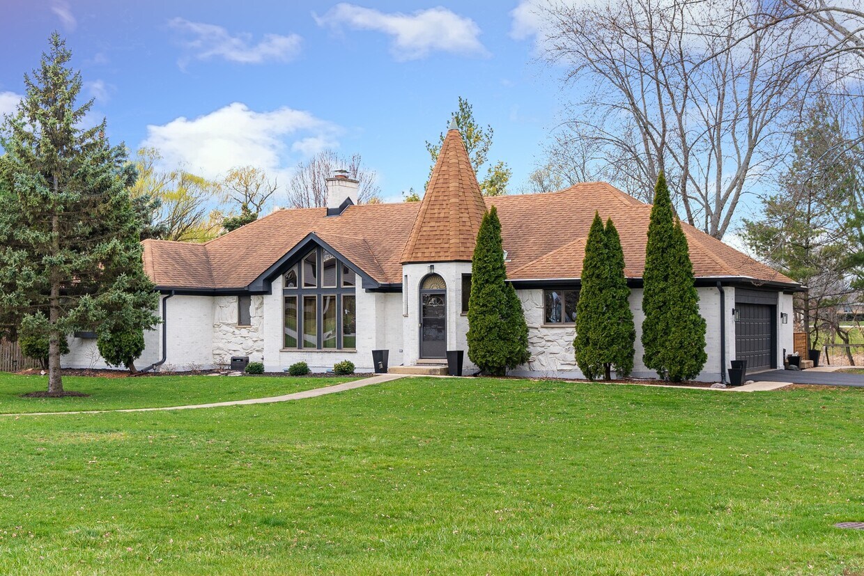 Primary Photo - 250 Pheasant Ln