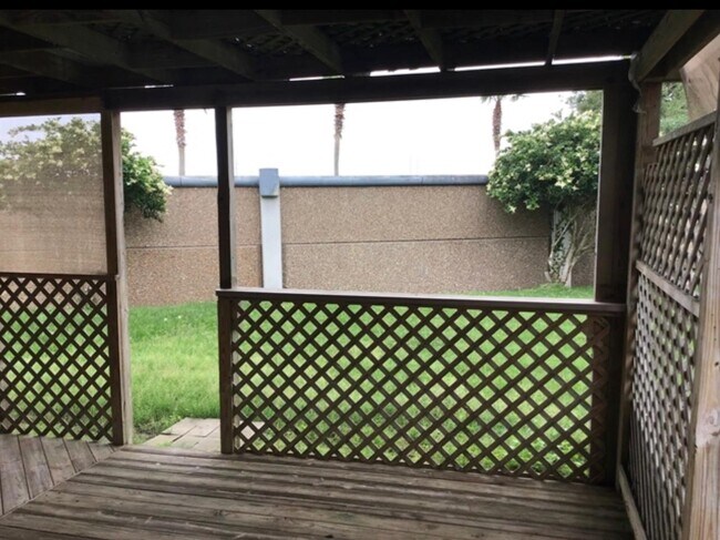 Foto del edificio - 1703 Oak Meadow Dr