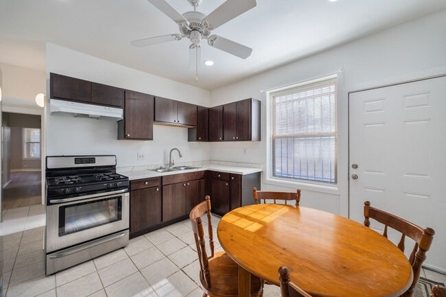 Foto del edificio - 624 N Monticello Ave