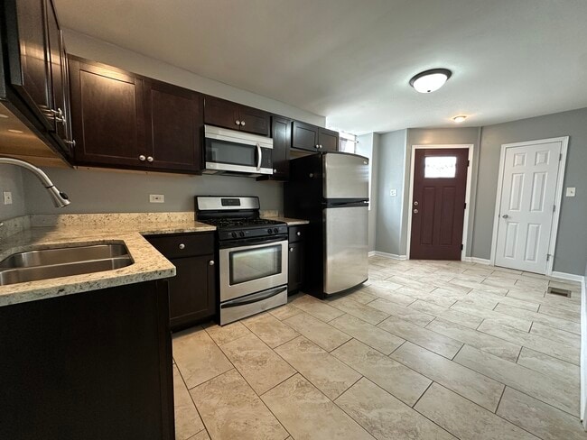 Foto del edificio - 2301 N Lockwood Ave