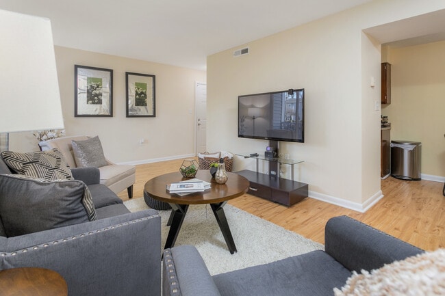 Building Photo - West Pointe