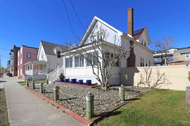 Building Photo - 6203 Ventnor Ave