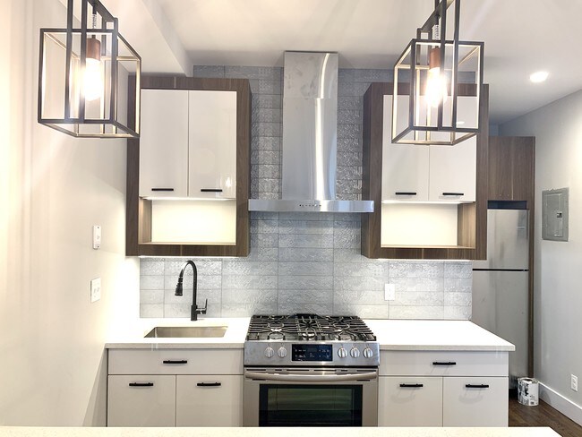 Foto del edificio - 385 Willoughby Ave