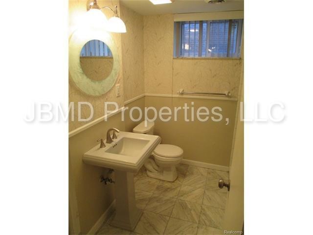 Building Photo - 14674 Lenore