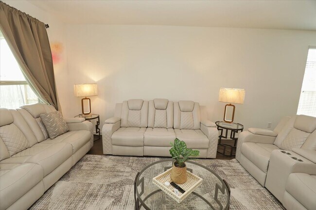 Building Photo - 14463 Cedar Ledge Ln