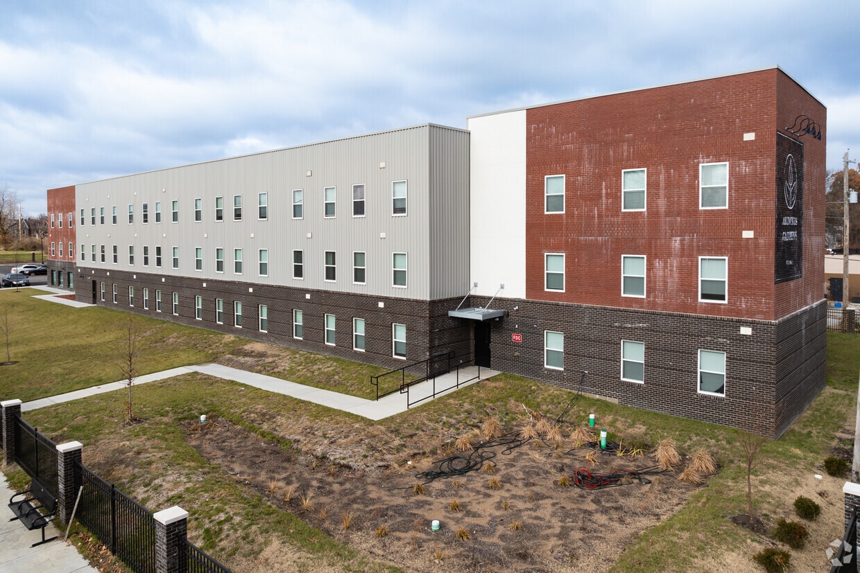 Primary Photo - Alumnus Gardens