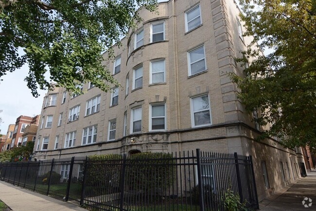 Building Photo - 6305 N Claremont Ave