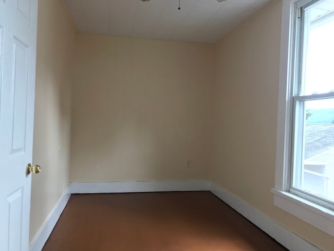 Bedroom 2 - 136 N Fairview St