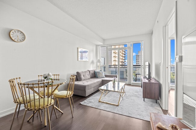 Building Photo - 69 Holly St