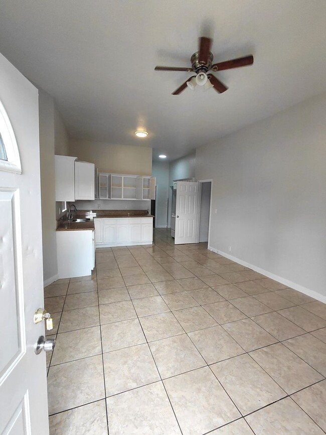 Building Photo - 851 W 93rd St