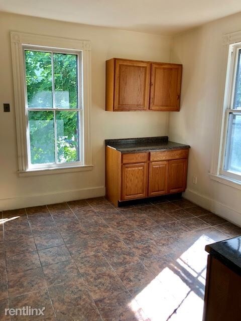 Foto del edificio - 2 br, 1 bath  - 222 Sherman Ave Unit 2