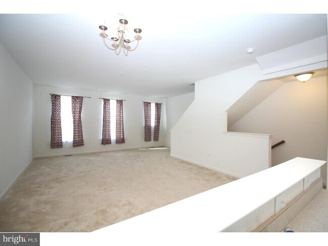Building Photo - 50 Freeborn Ln