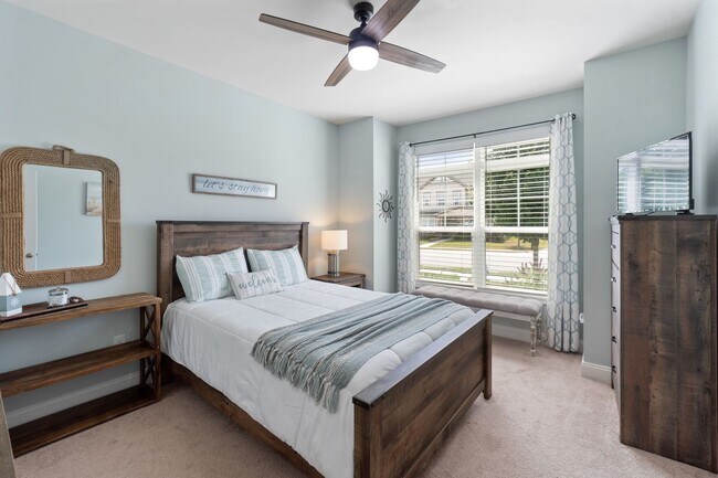 Building Photo - Stunning 5 Bedroom 3 Full Bath home in Riv...
