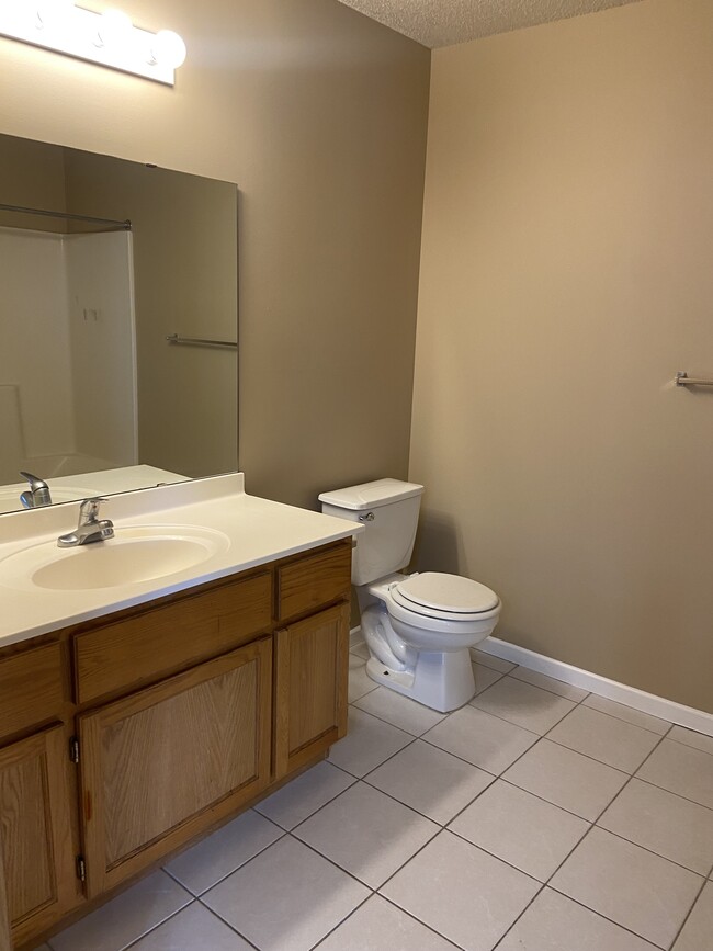 Bathroom - Hidden Cove Apartments