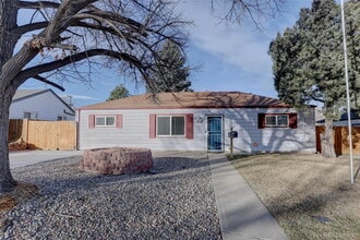 Building Photo - 731 Uvalda St