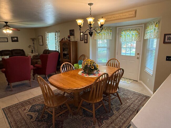 Building Photo - Beautiful home for rent!