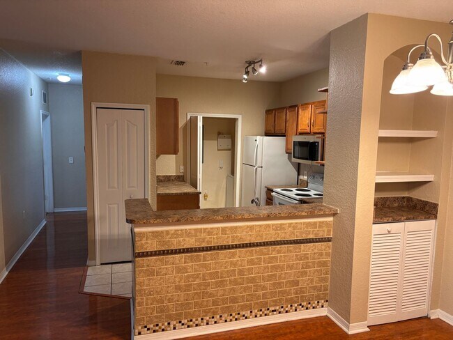 Foto del edificio - Spacious 3 Bed 2 Bath in Serenata with Pond Views