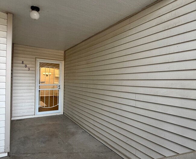 Foto del edificio - Convenient Garden-Level Condo Featuring 1-bedroom and 1-bathroom in Desirable Stoney Creek Commun...