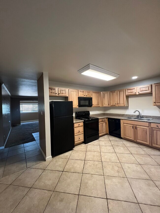 Building Photo - 3344 Sandy Way