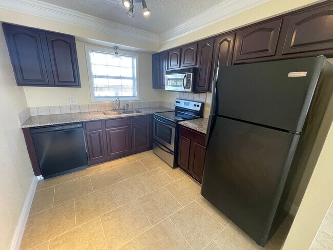 Foto del edificio - 2 Bedroom/1 Bathroom 2nd floor Condo at Pa...
