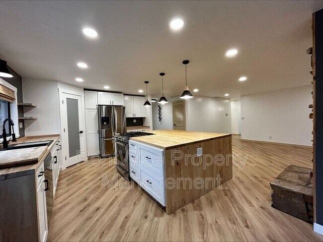 Foto del edificio - 5250 N Mitchell St