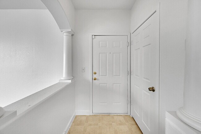 Foto del edificio - $1,825.00 - 2 Beds, 2 Baths, Condo in Thor...