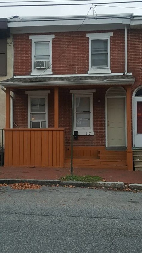 Primary Photo - 117 S Van Buren St