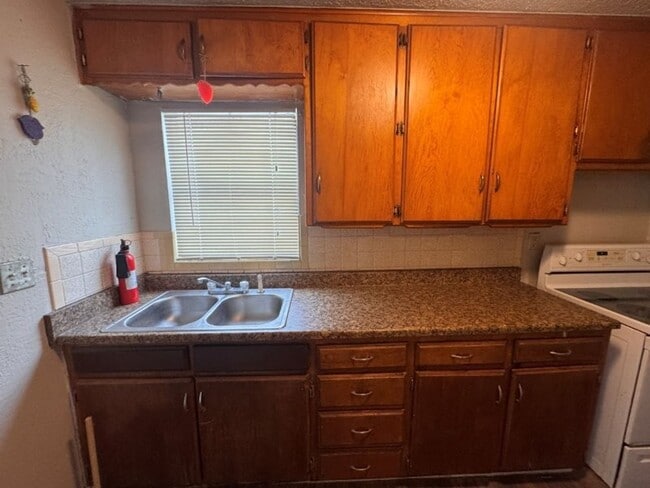 Building Photo - 2 bed 1 bath 1 car garage home in Bethany!