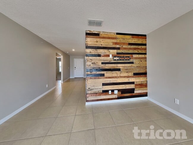 Building Photo - 1479 Swan Lake Cir