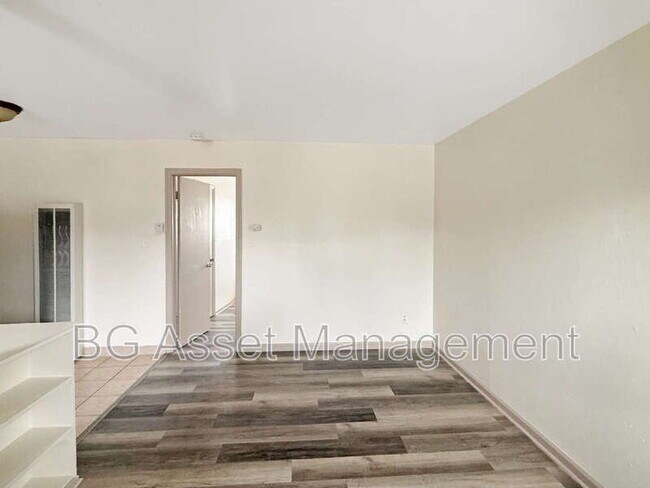 Building Photo - 714 Darina Ave