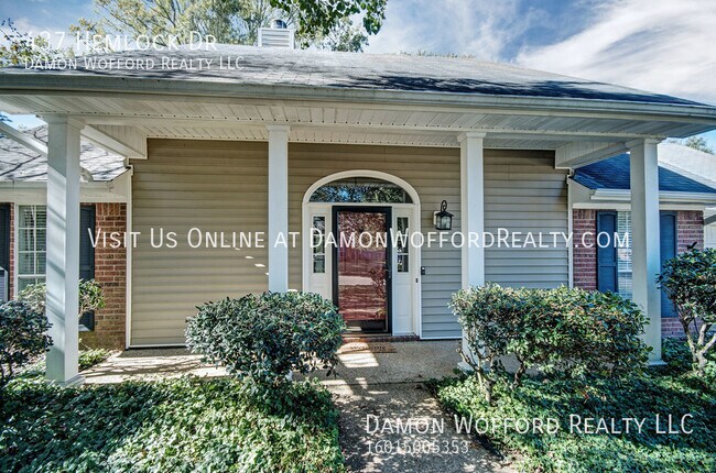 Building Photo - 437 Hemlock Dr