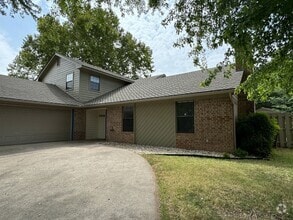 Building Photo - 2306 NE Garden Ln