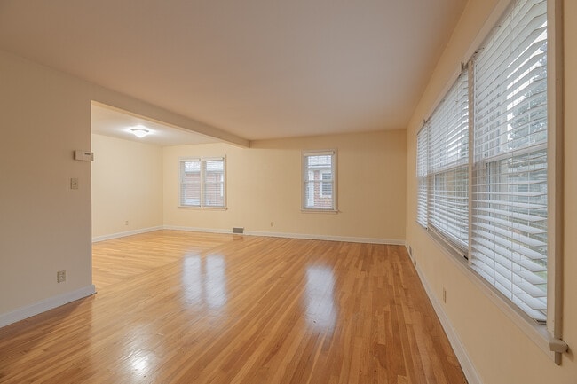 Building Photo - 5064 N Bay Ridge Ave