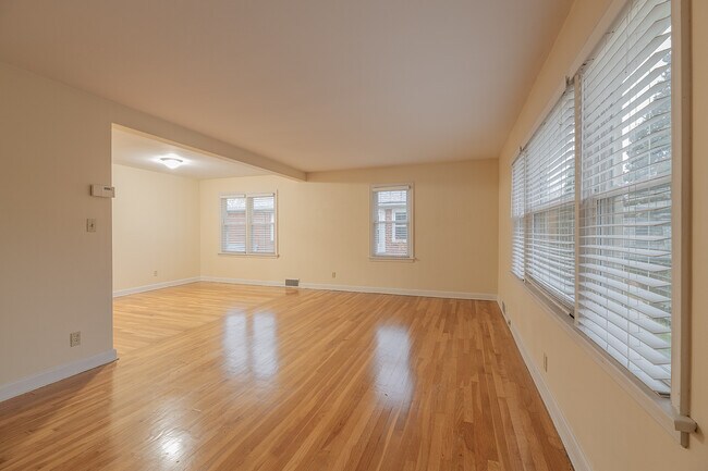Foto del edificio - 5064 N Bay Ridge Ave