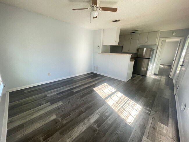 Building Photo - 1602-1604 N Park Street