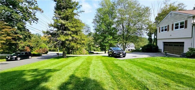 Building Photo - 171 Cedar Dr E