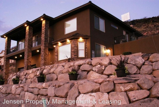 Foto del edificio - 4 br, 3 bath House - 67 North 660 West