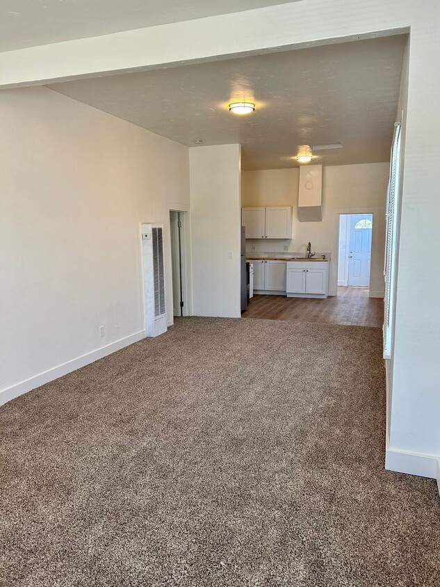 Primary Photo - Pet Friendly 3 Bedroom in Salinas