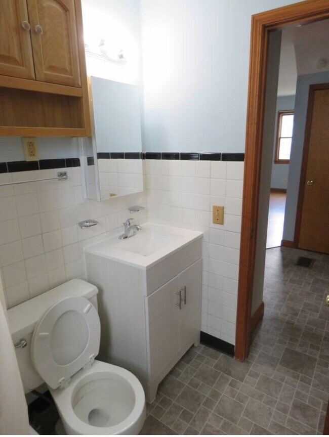Updated Bathroom - 509 Harcourt Dr