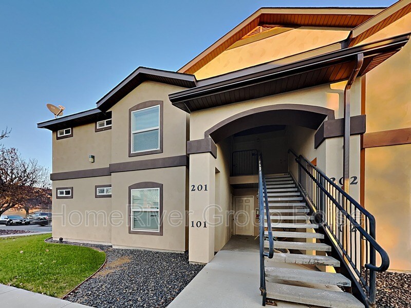 Primary Photo - 11039 W Brassy Cove Loop
